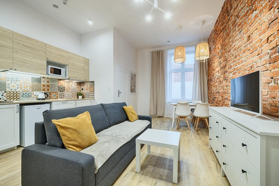 TV and multimedia, Kitchen or kitchenette, Living room, Seating area
