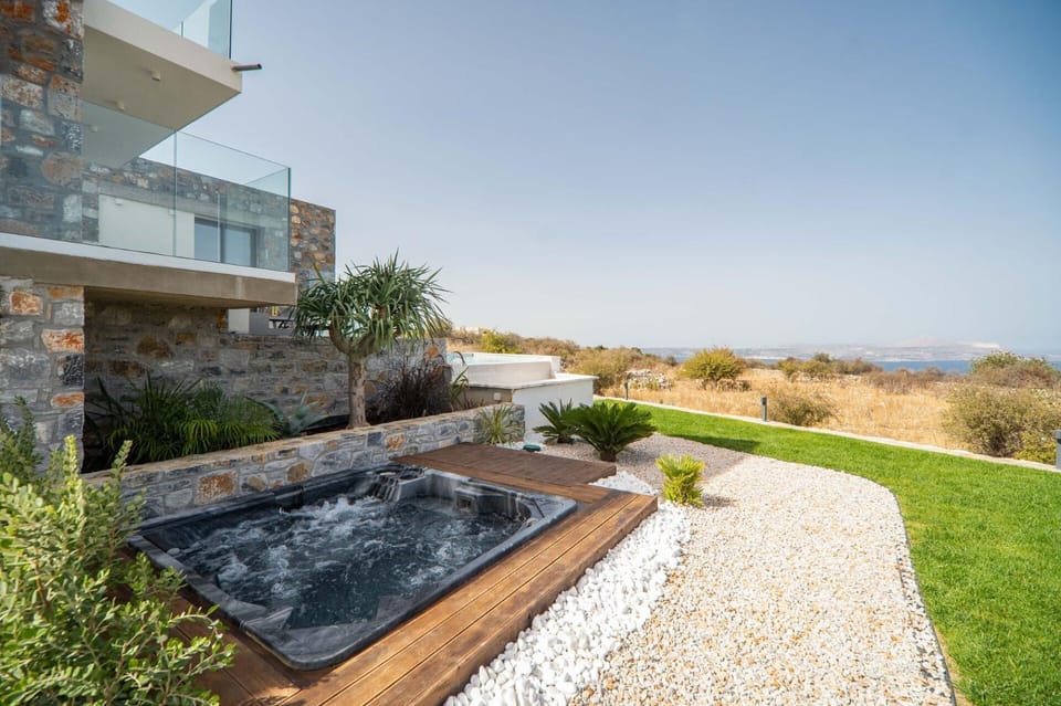 Garden, Hot Tub