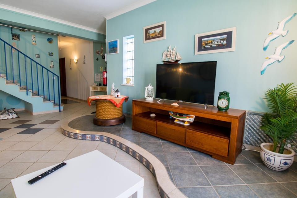 Communal lounge/ TV room, TV and multimedia