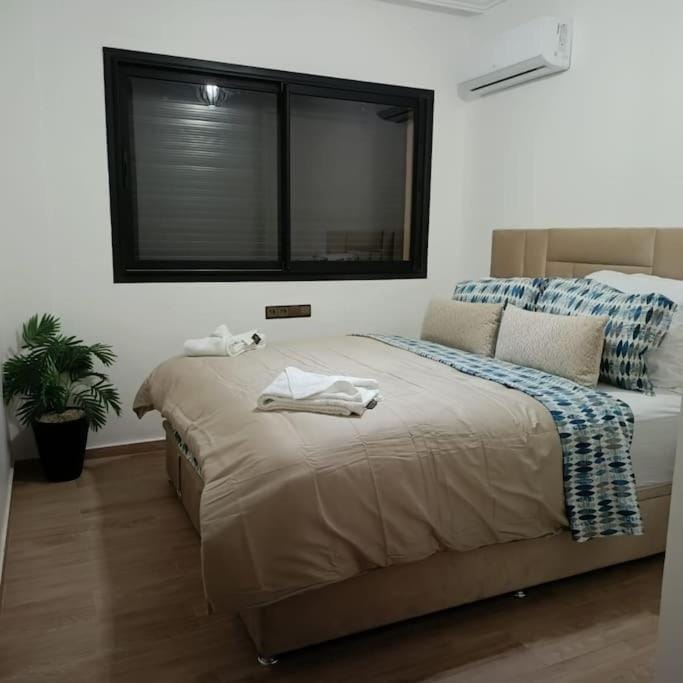 Bedroom, towels, air conditioner