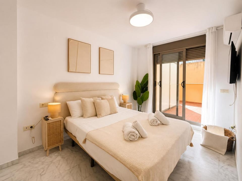 Apartamento con terraza y piscina en Puerto Marina - MISTRAL Apartment in Benalmadena