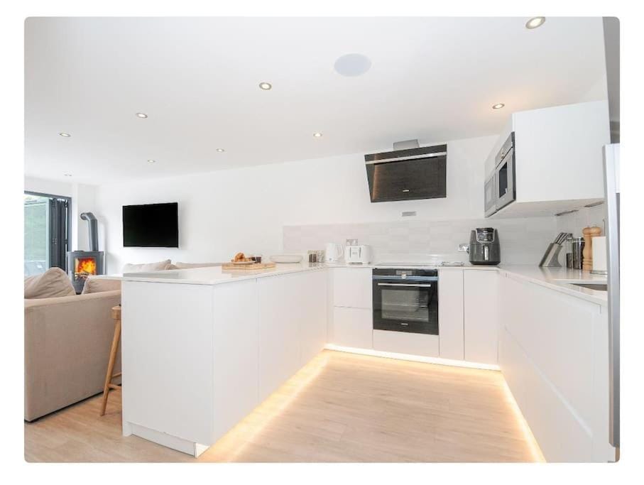 Refurbished Beach Lodge House in Looe
