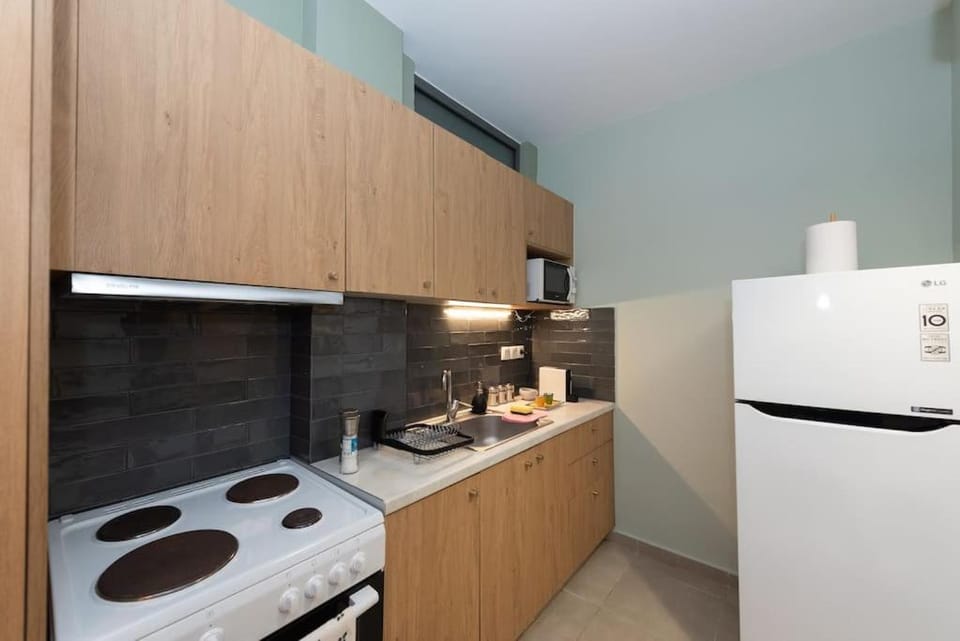 Coffee/tea facilities, Kitchen or kitchenette, stove