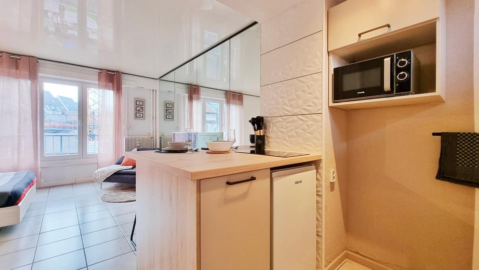 Seating area, kitchen