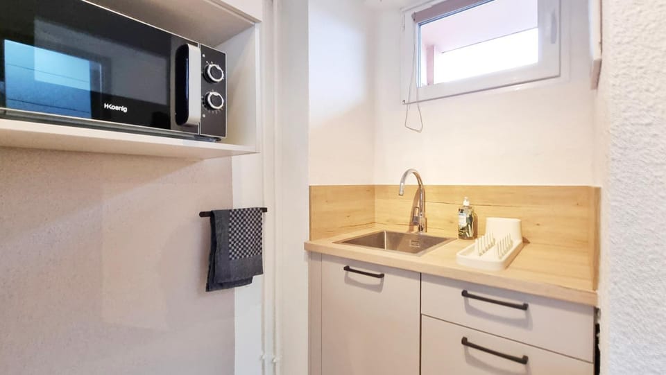 microwave, kitchen