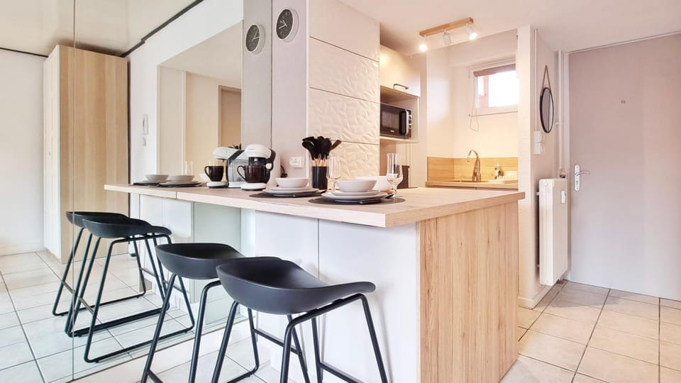 Dining area, kitchen