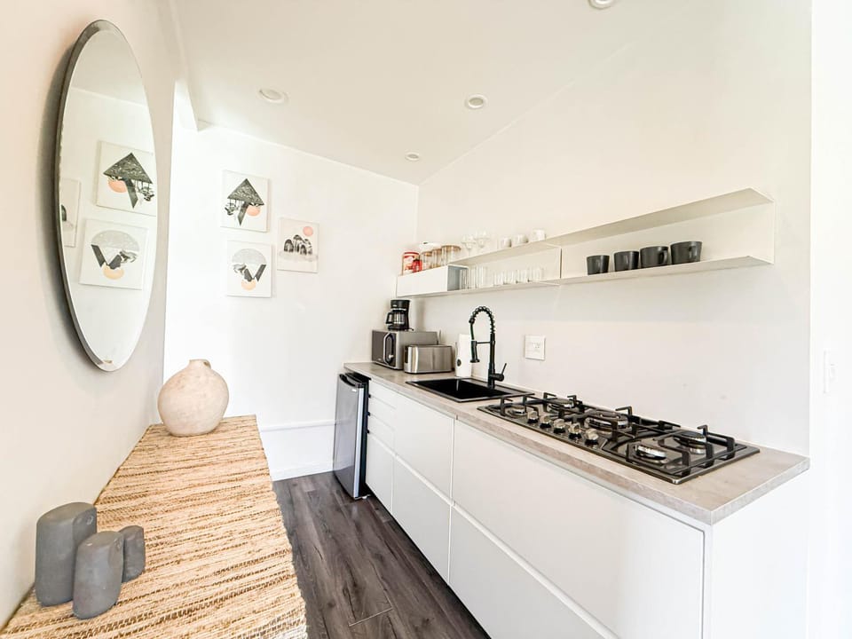 Coffee/tea facilities, Kitchen or kitchenette, pet friendly, stove