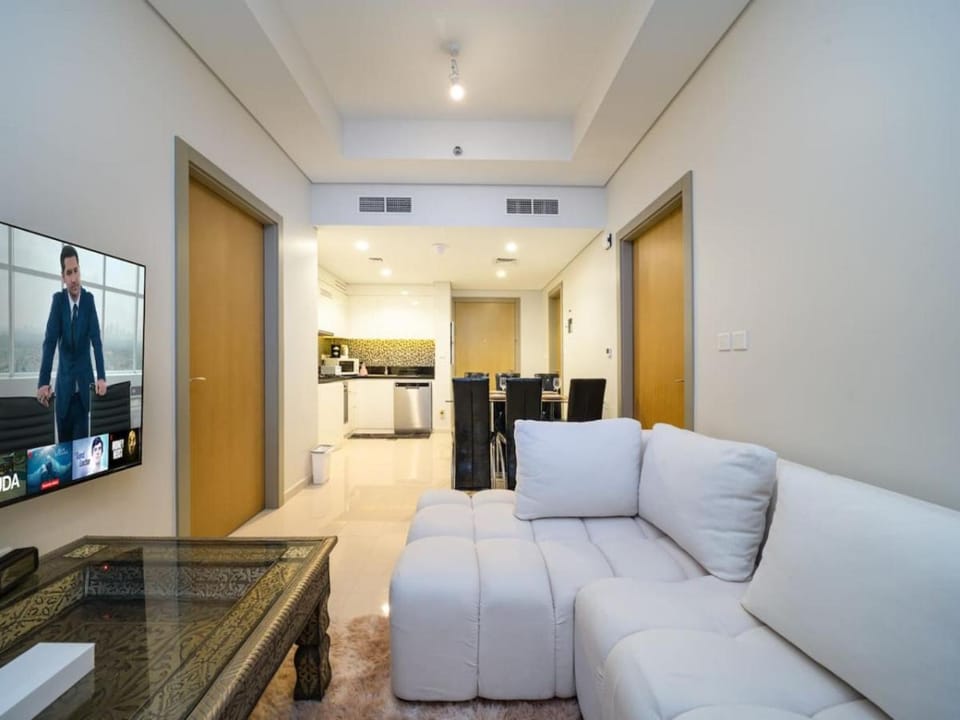TV and multimedia, Kitchen or kitchenette, Living room, Seating area