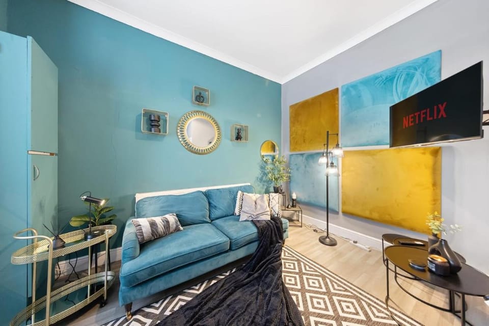 TV and multimedia, Living room, Seating area