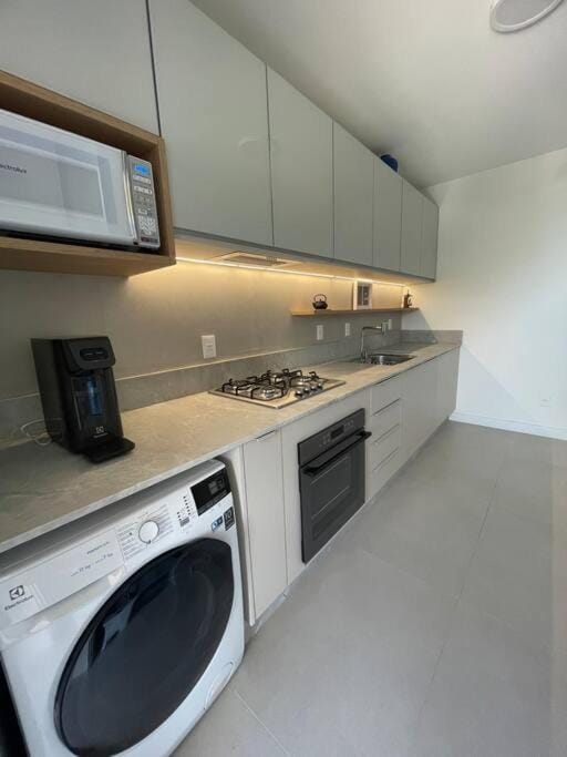 Kitchen or kitchenette, oven, pet friendly, stove, washing machine, dryer