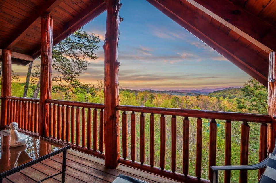 Running Bear Near PF Hot Tub Game Room Theater and Stunning Views House in Sevier County