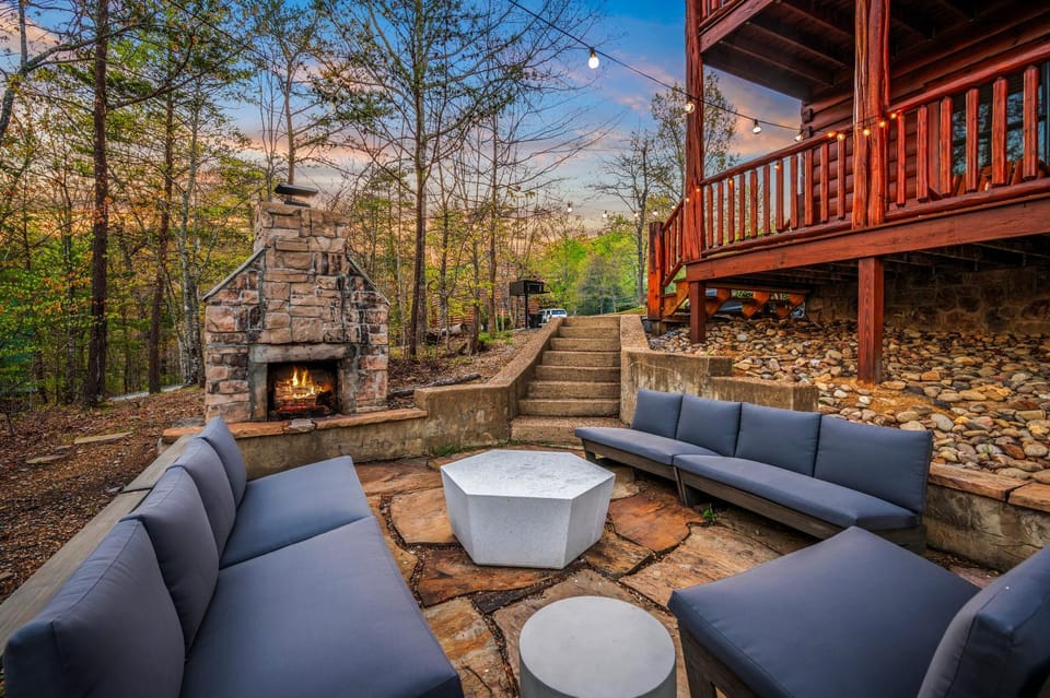 Running Bear Near PF Hot Tub Game Room Theater and Stunning Views House in Sevier County