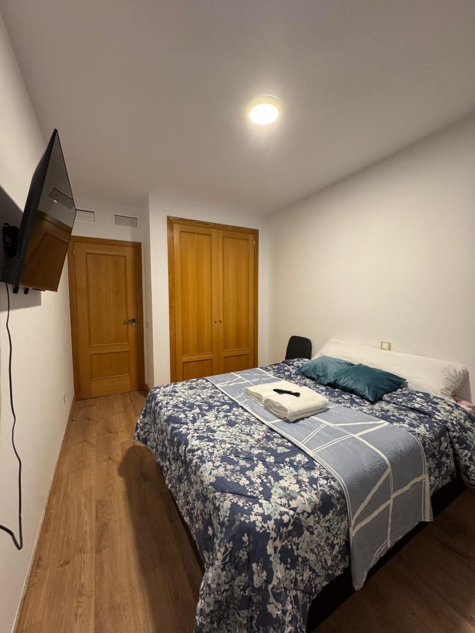 Bed, TV and multimedia, Bedroom, towels, wardrobe