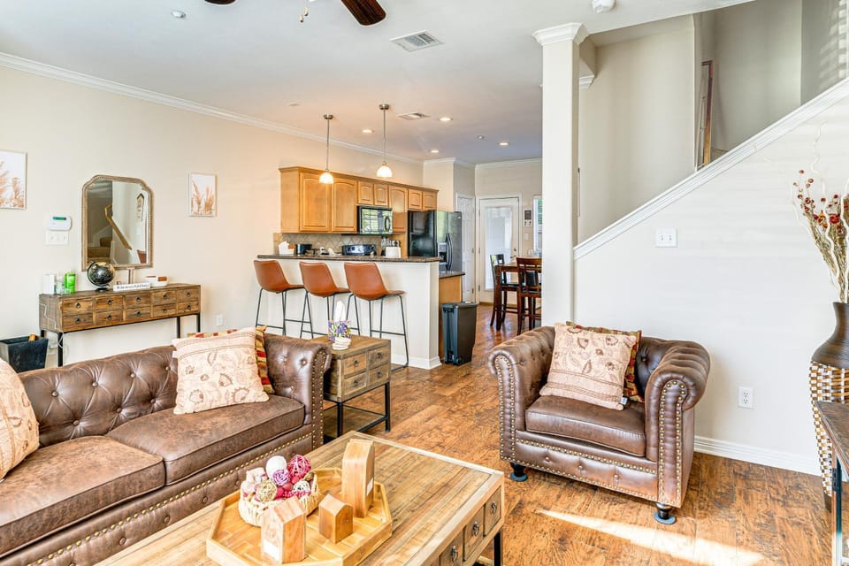 2 Mi to Texas A&M: Unit w/ Pool & Hot Tub Access House in College Station