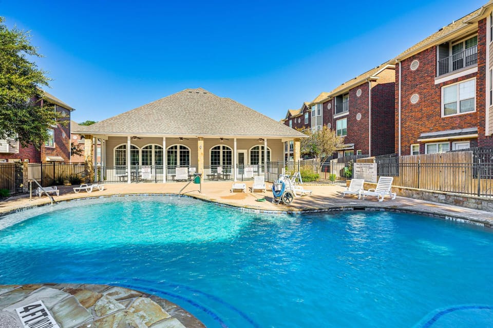 2 Mi to Texas A&M: Unit w/ Pool & Hot Tub Access House in College Station