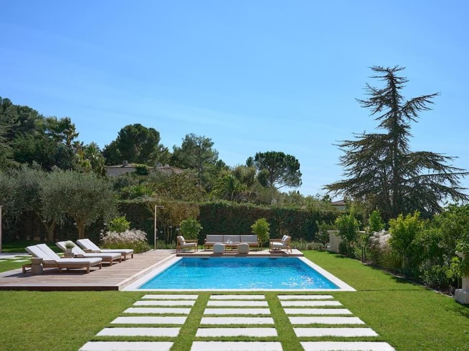 Cannes, splendide villa dans un domaine privé Villa in Mougins