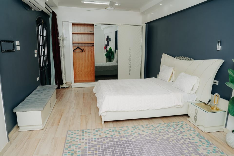 Bed, Seating area, Bedroom, wardrobe