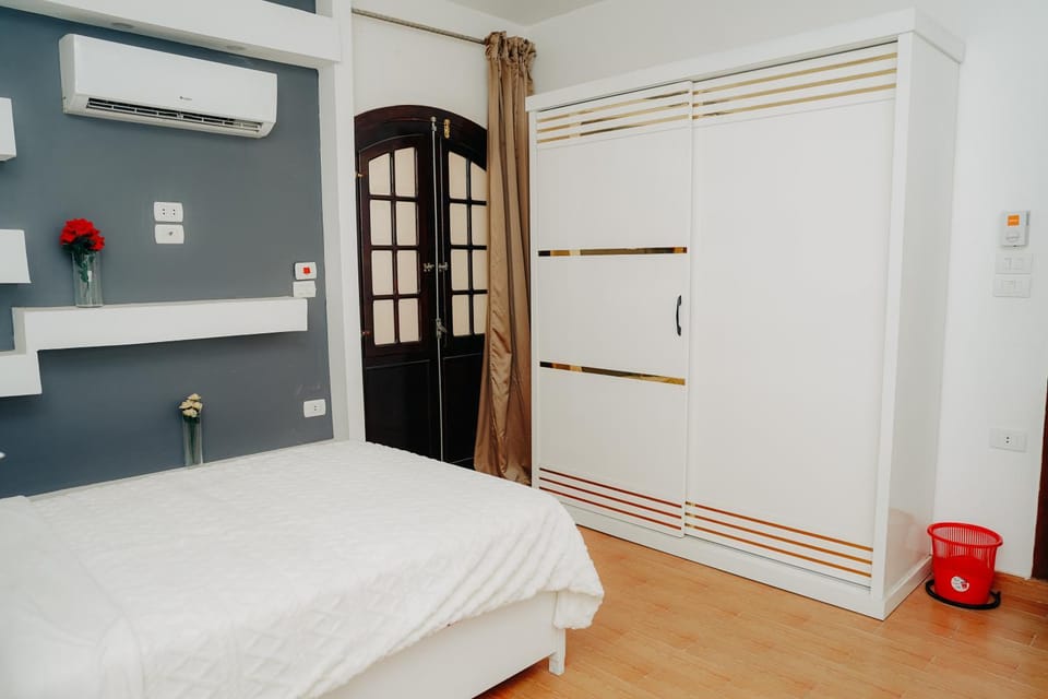 Bed, Bedroom, wardrobe, air conditioner