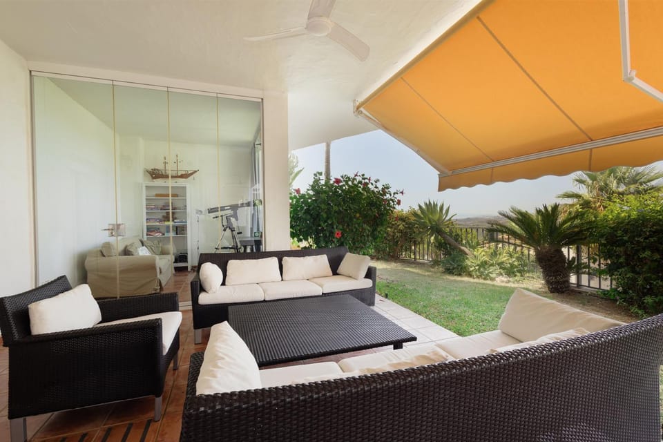 Patio, Day, Garden, Garden, Balcony/Terrace, Living room, Seating area