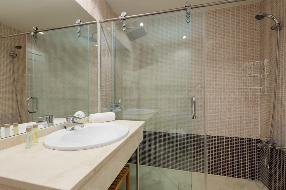 Shower, Bathroom, towels