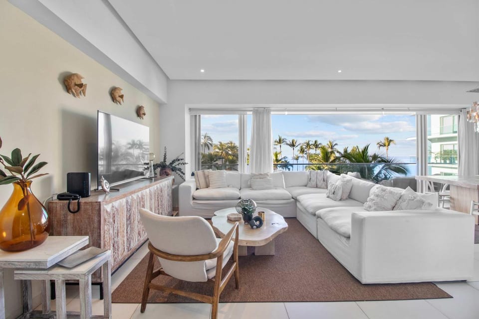 TV and multimedia, Living room, Seating area, Sea view
