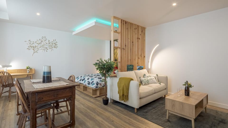 Living room, Dining area, Bedroom