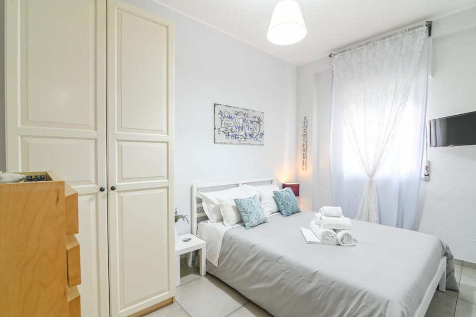 Bedroom, wardrobe