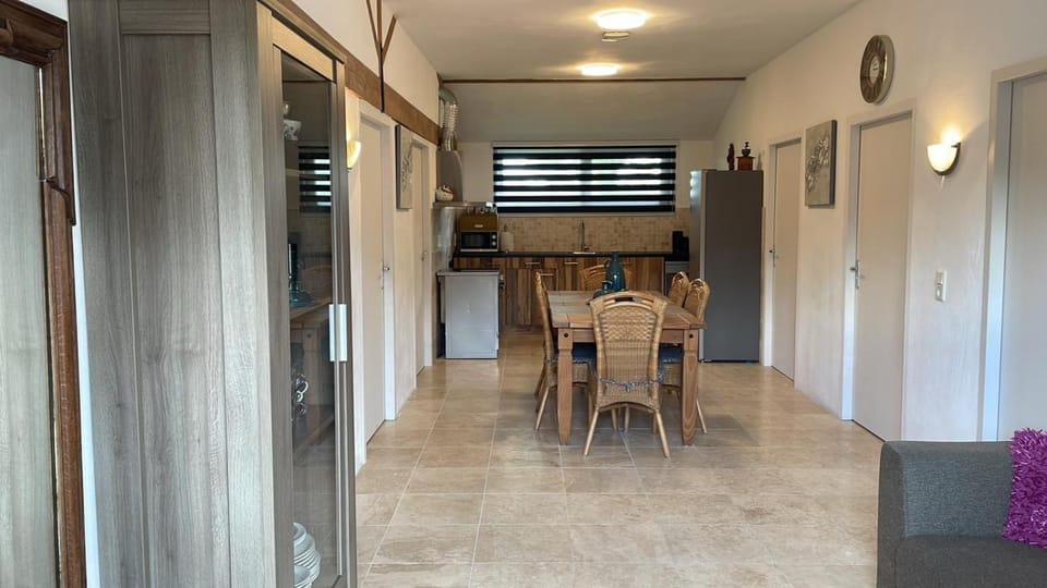 Kitchen or kitchenette, Kitchen or kitchenette, Seating area, Dining area