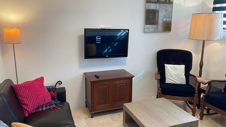 Communal lounge/ TV room, Communal lounge/ TV room, TV and multimedia