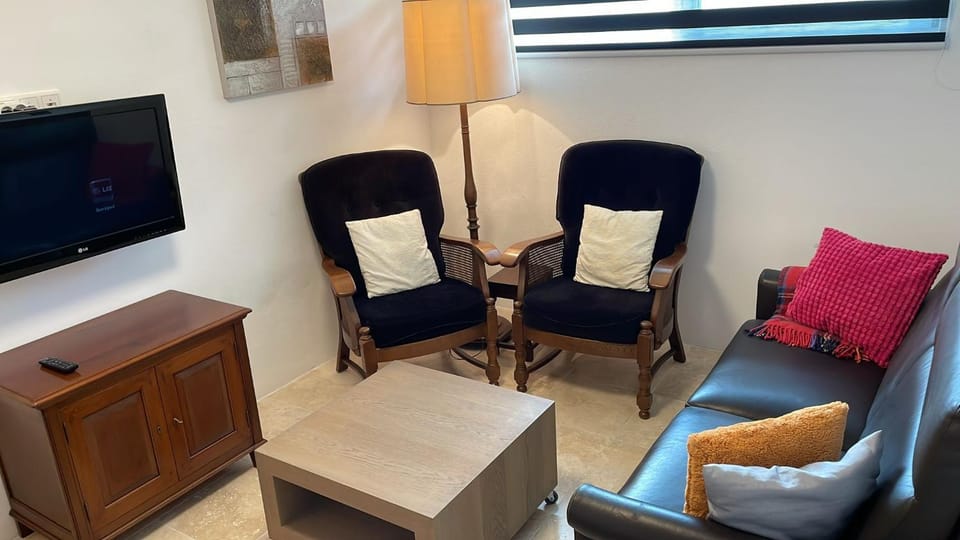 Communal lounge/ TV room, Communal lounge/ TV room, TV and multimedia, Living room, Seating area