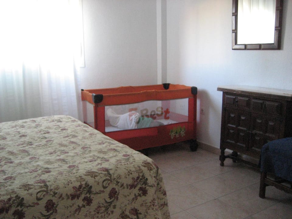 Bedroom, cot