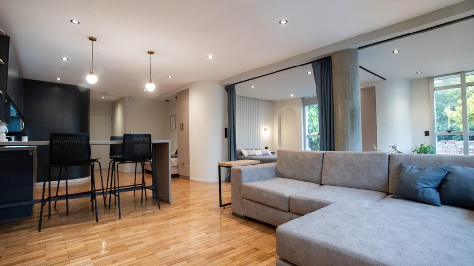 TV and multimedia, Kitchen or kitchenette, Living room, Seating area, Dining area