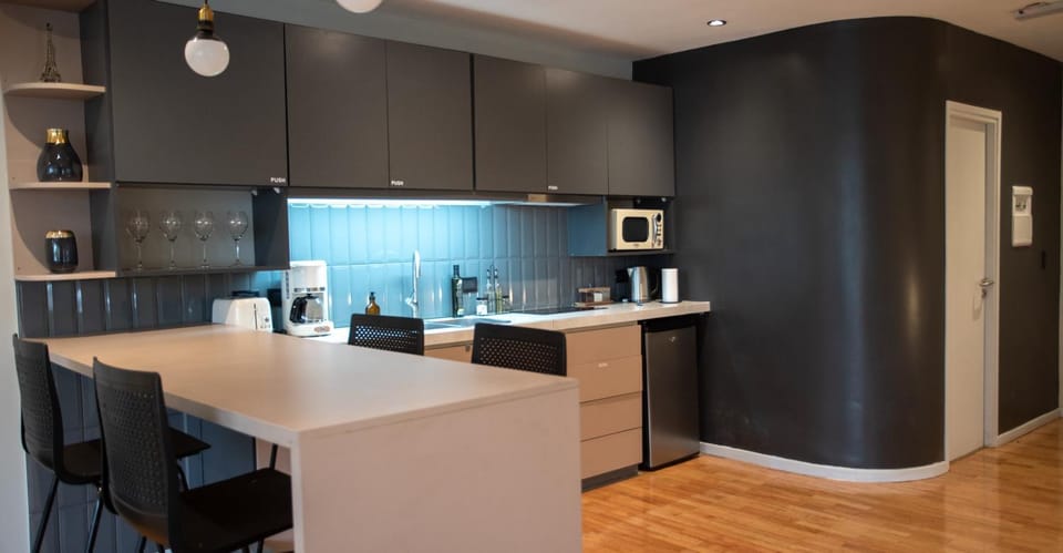 Coffee/tea facilities, Kitchen or kitchenette, minibar, oven, pet friendly, stove