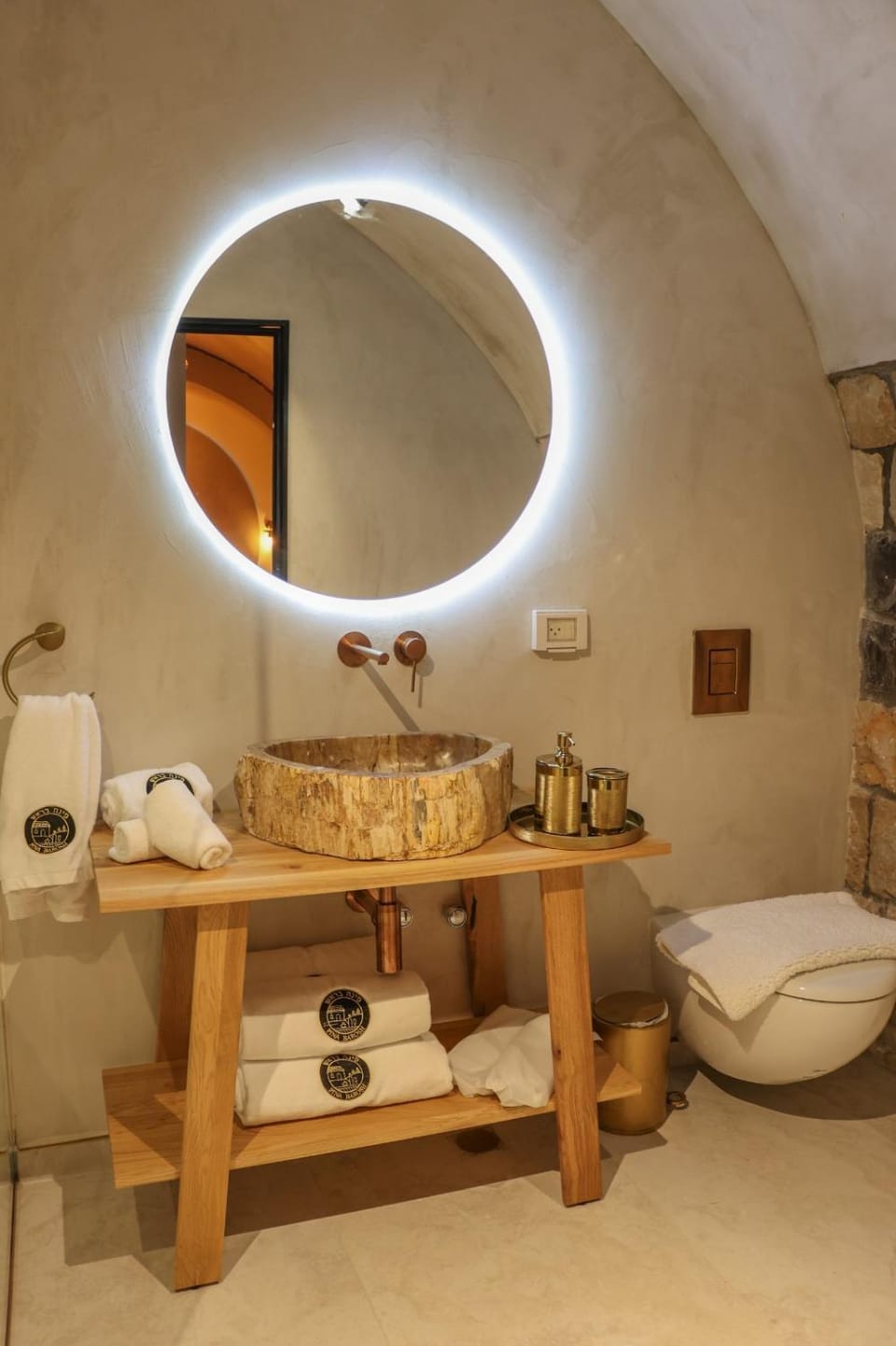 Toilet, Bathroom, towels
