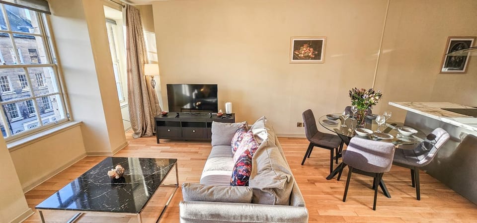 Communal lounge/ TV room, Living room