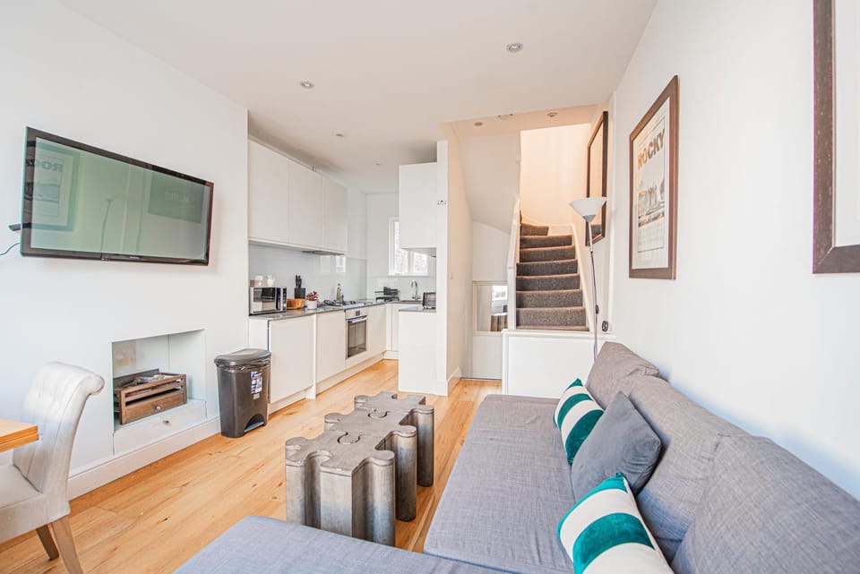 Charming 1-Bed Next to Portobello & Notting Hill Apartment in City of Westminster