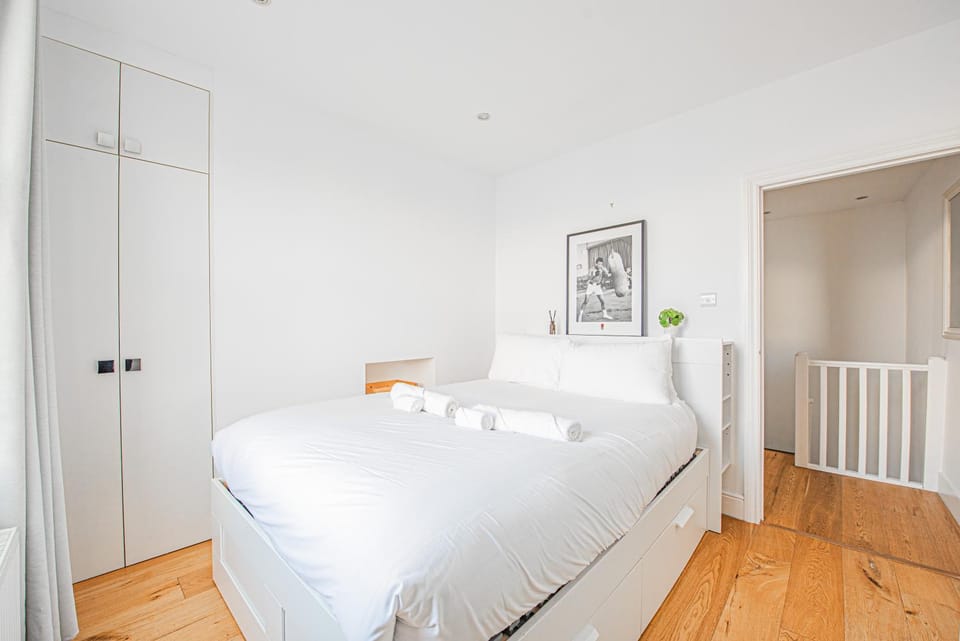Charming 1-Bed Next to Portobello & Notting Hill Apartment in City of Westminster
