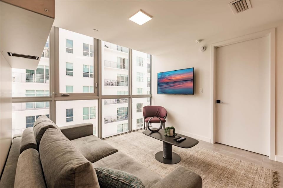 TV and multimedia, Living room, Seating area, air conditioner