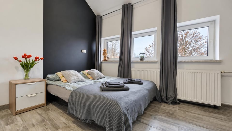 Bed, Photo of the whole room, Bedroom, internet, towels