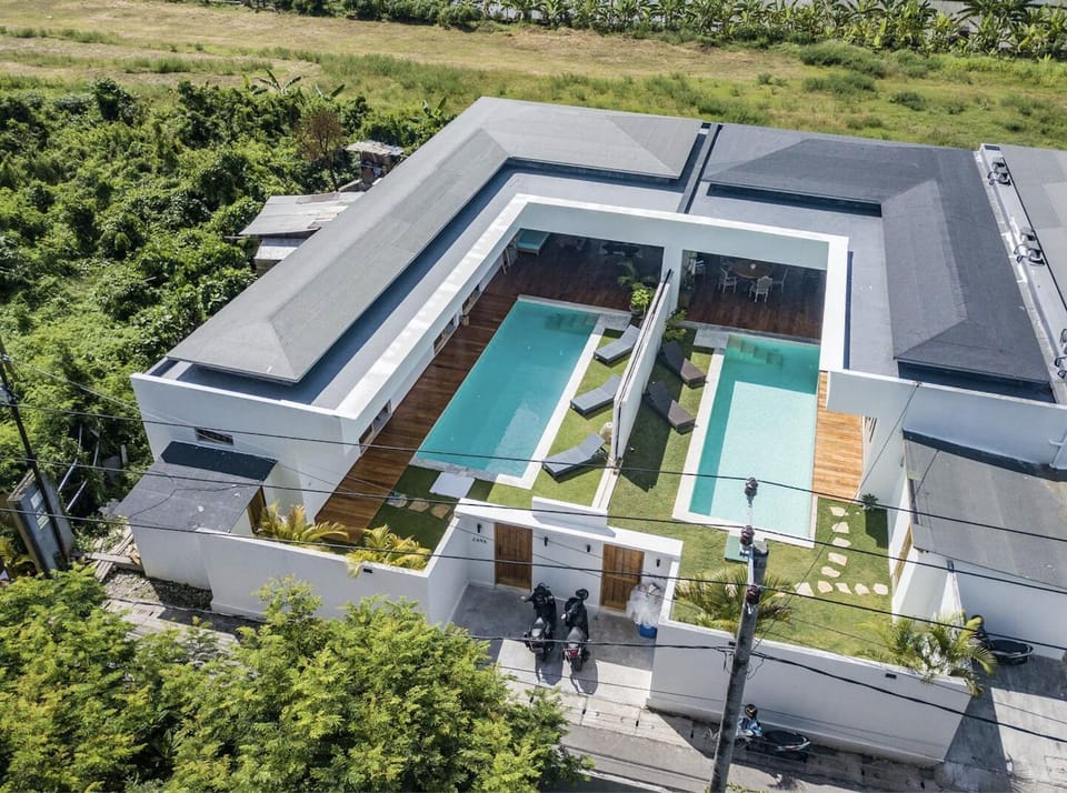 Property building, Bird's eye view, Swimming pool