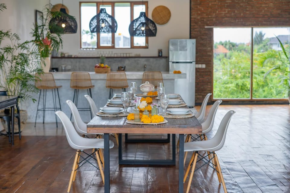 Kitchen or kitchenette, Living room, Dining area