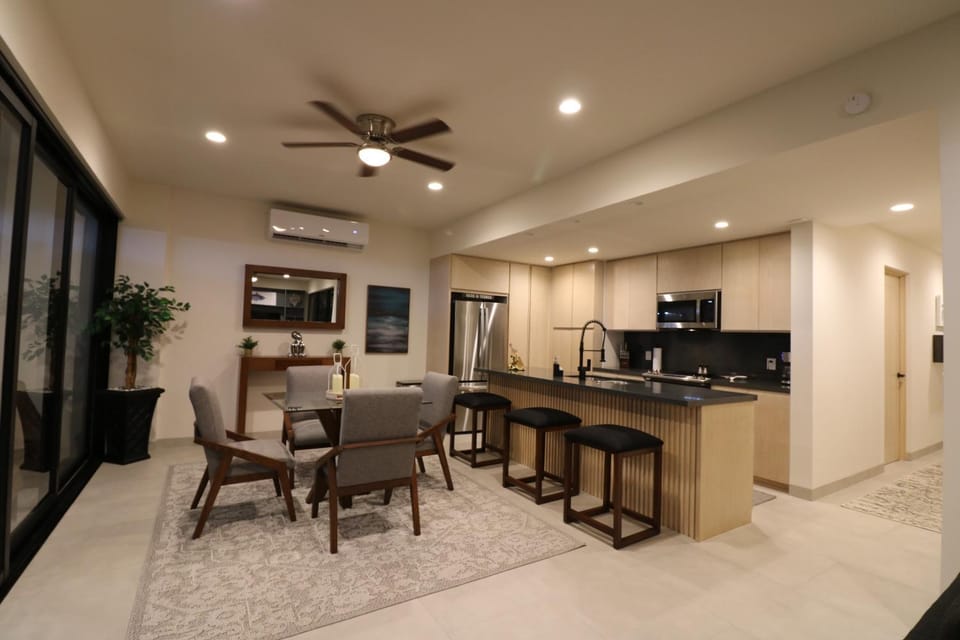Kitchen or kitchenette, Seating area, Dining area, oven, air conditioner