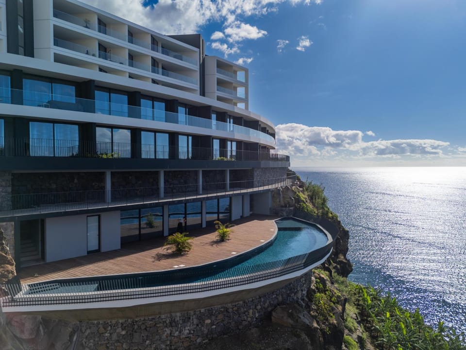Property building, Day, Swimming pool
