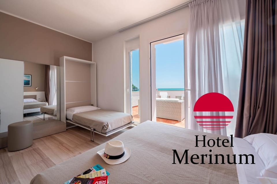 Bed, Balcony/Terrace, Photo of the whole room, Beach, Sea view