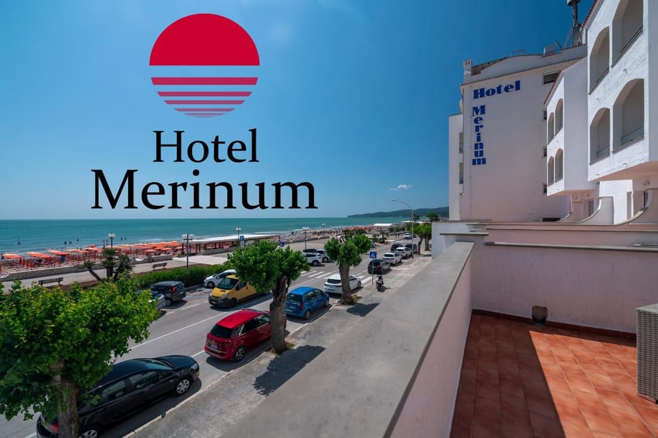 Property building, Day, Property logo or sign, Neighbourhood, Natural landscape, Beach, Sea view, Sea view, Street view