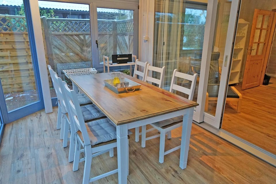 Blockhaus mit W-LAN, Zaun und in Strandnähe House in Damp