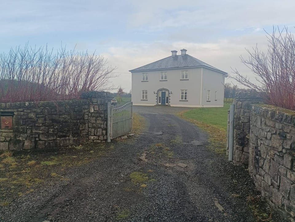 Room 1 Williamstown, Ireland Bed and Breakfast in County Galway