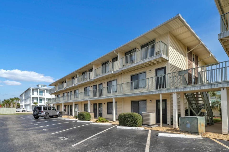 Sandprints II B-1 sleeps 4 close to beach House in Miramar Beach