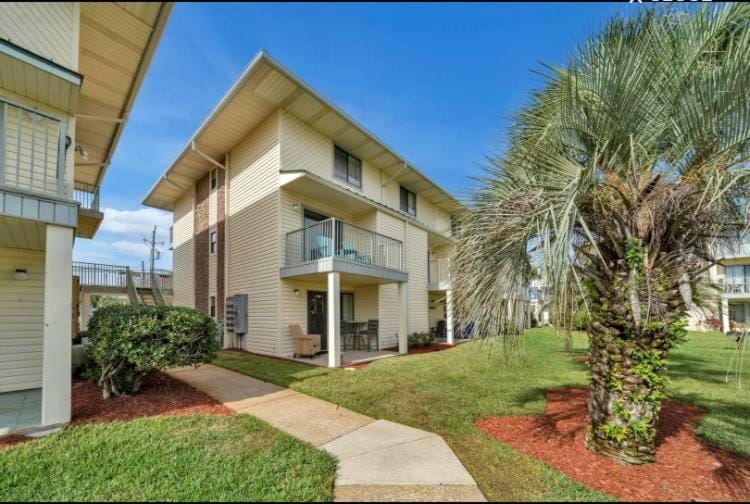 Sandprints II B-1 sleeps 4 close to beach House in Miramar Beach