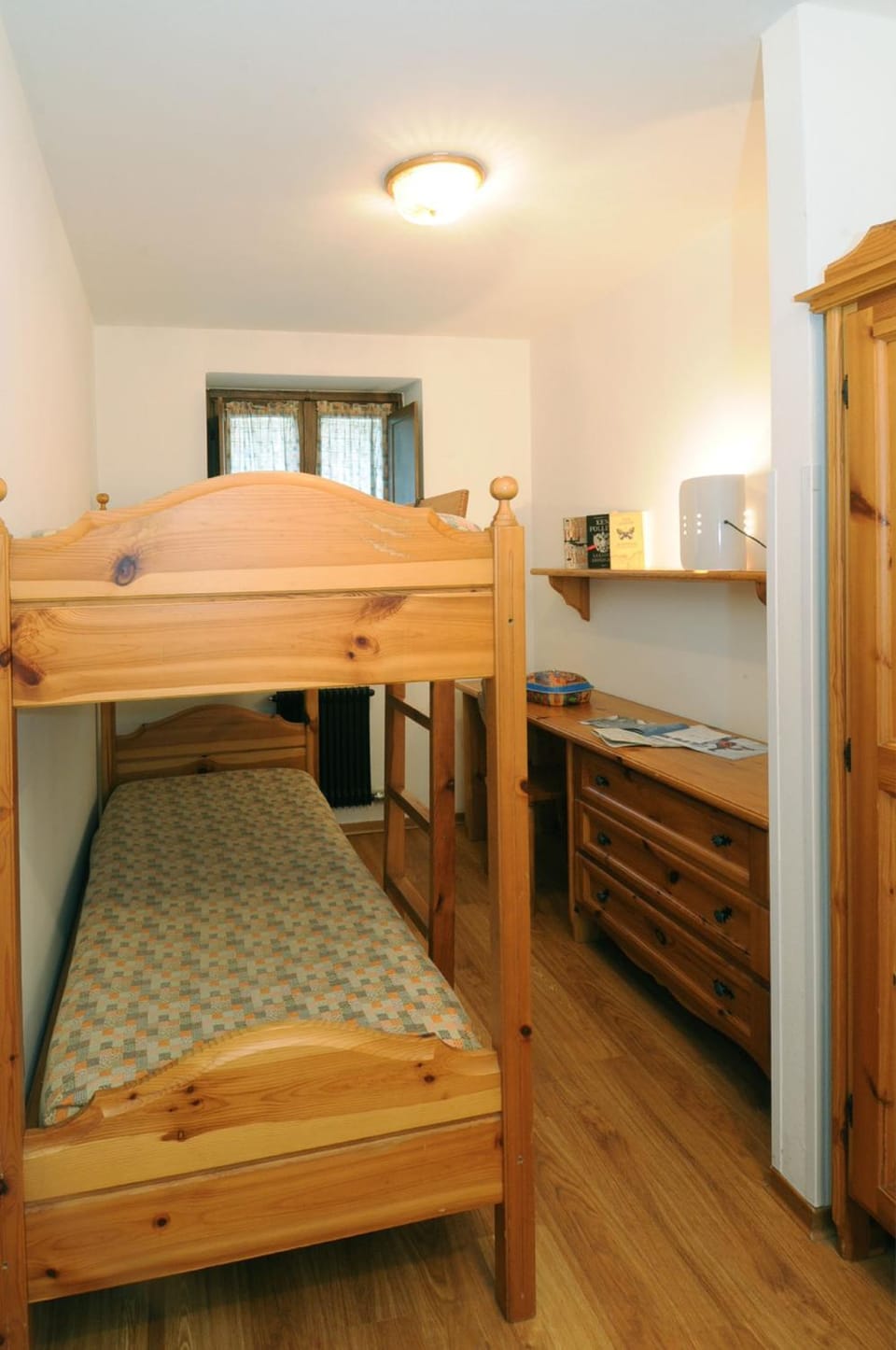 Bedroom, bunk bed